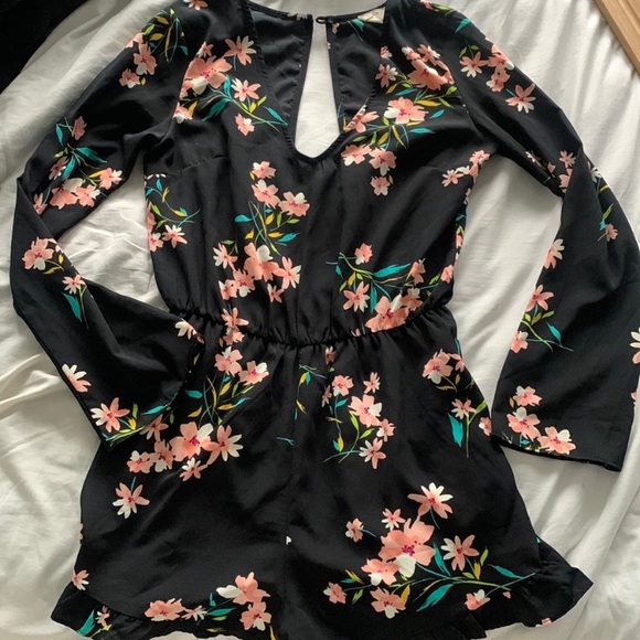Urban Outfitters Floral Romper - Picture 2 of 4